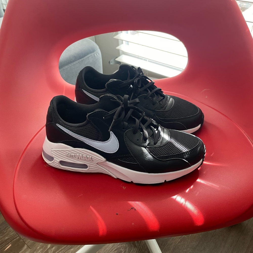 Nike Air Max Excee unisex size 8.5 men’s 10 women’s